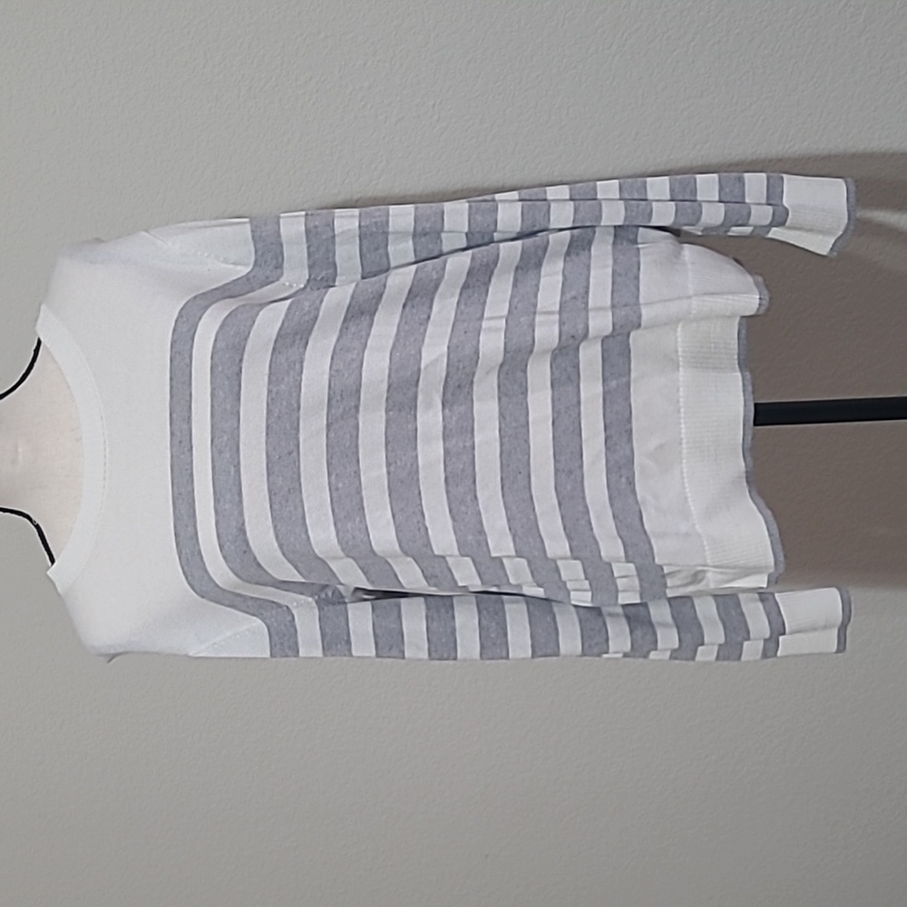 4/$25 Sweater XxL Never worn
